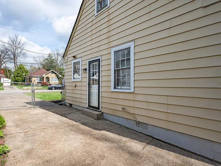 3934 Kennison Ave — Photo 31