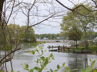 6 Beach Point Dr FLOOR 2, Riverside, RI 02915