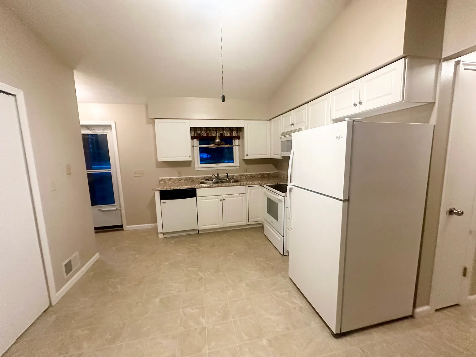 16488 Taft Rd — Photo 2