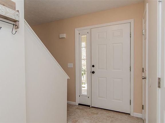 5th image of 1404 Sunrise Dr