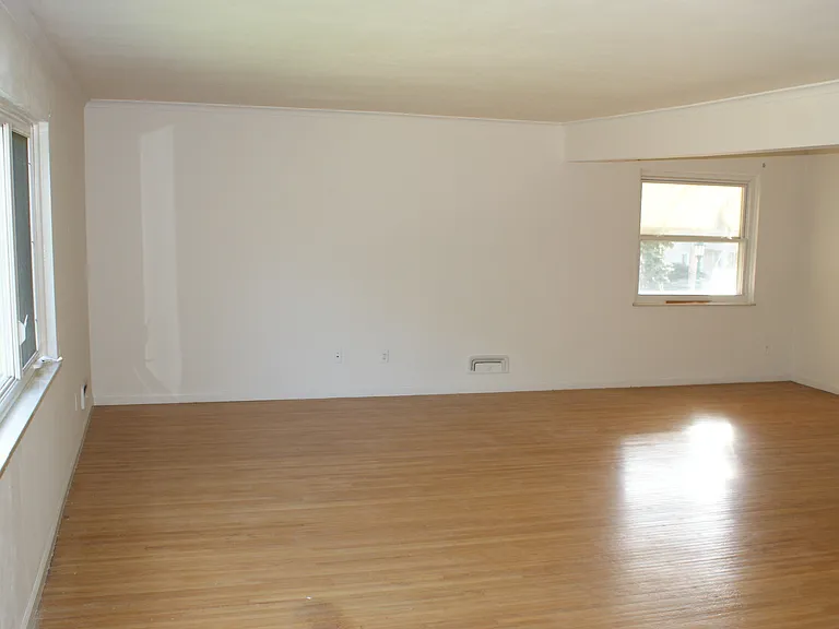 2127 Collinway — Photo 6