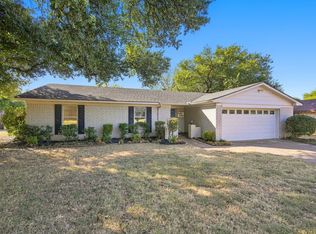 1215 Cindy Ln, Cleburne, TX 76033