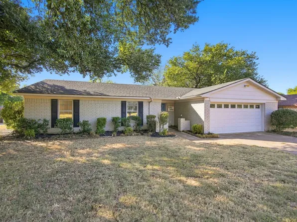 1215 Cindy Ln, Cleburne, TX 76033