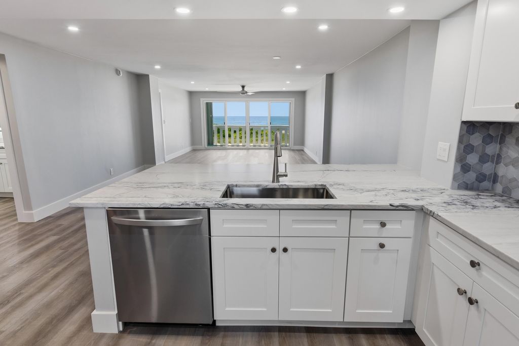 1012 N OCEAN Boulevard #202, photo 2