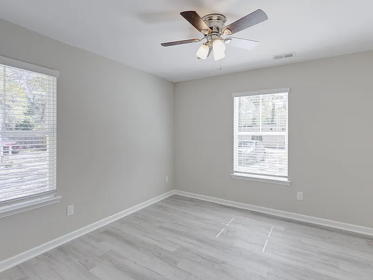 122 Thompson St — Photo 28