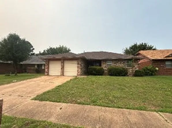 1113 NW 7th St, Moore, OK 73170