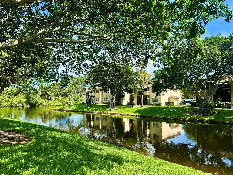 640 Cypress Club Way #J12 — Photo 31