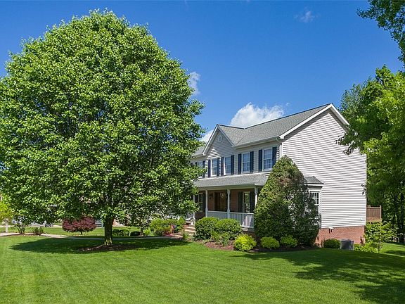 3rd image of 6870 Stephanie Ct