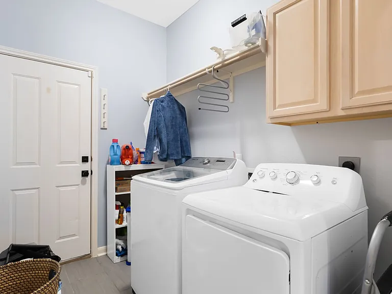 1318 Barton Crk — Photo 24