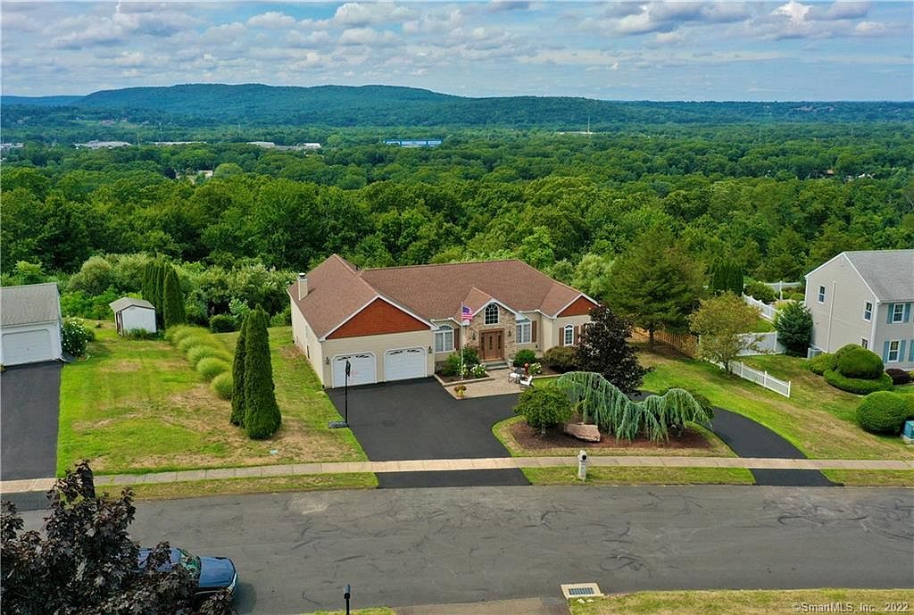 15 Huntington Ridge Rd, Wallingford, CT 06492 Zillow