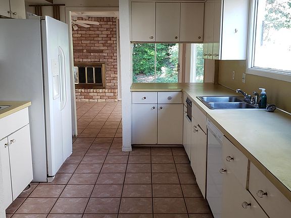 4th image of 4605 Village Oak Dr