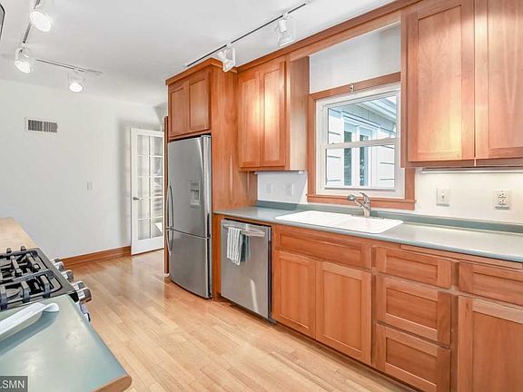4th image of 3907 Thomas Ave S