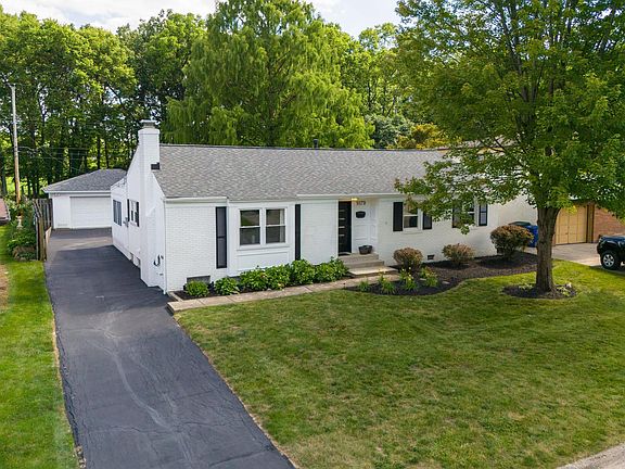 3rd image of 1079 Sunny Hill Dr