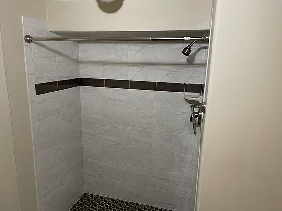 5th image of 8915 Silver Lake Dr #10