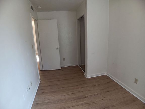 5th image of 1470 Seneca Dr APT D