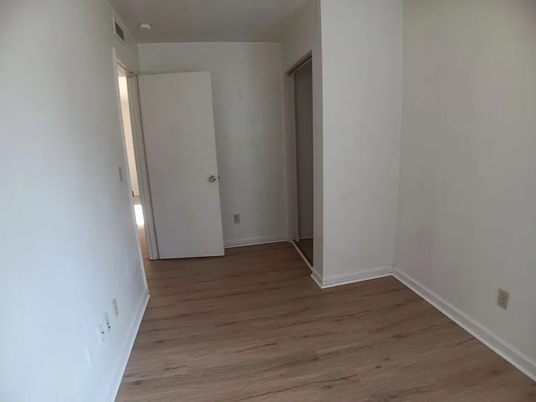 1470 Seneca Dr #D — Photo 5