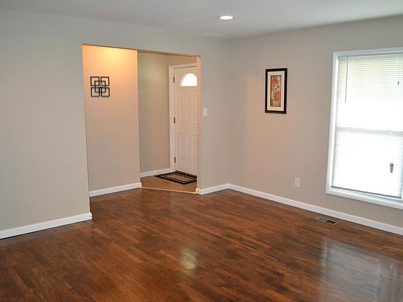3rd image of 201 Carrington Ln
