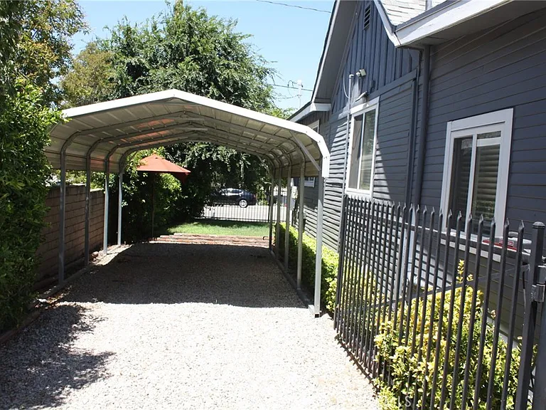 507 W State St — Photo 26