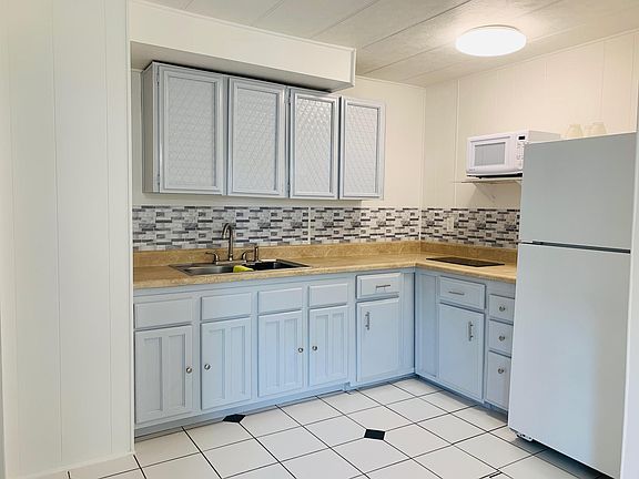 Full size kitchen