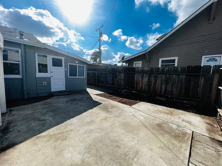 401 W Goshen Ave #A — Photo 4