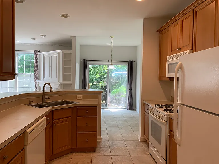 47 Hoover Ave — Photo 8