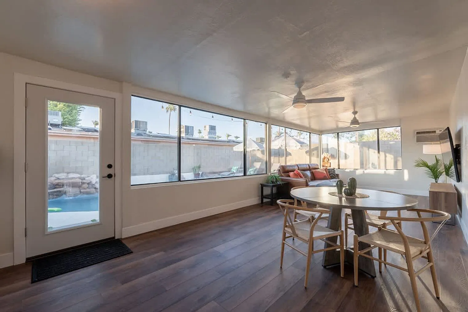 5 bed, 3.0 bath, 2292 sqft, $7,700 — Photo 2