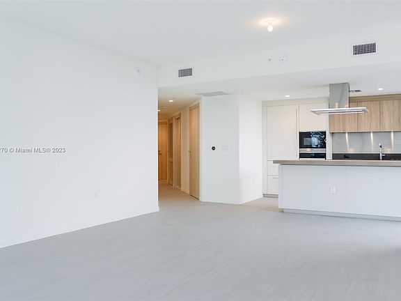5th image of 1000 Brickell Plz #3012