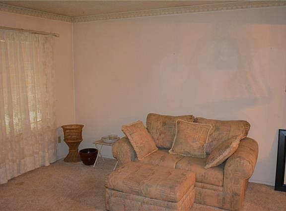 3rd image of 3712 Holland St