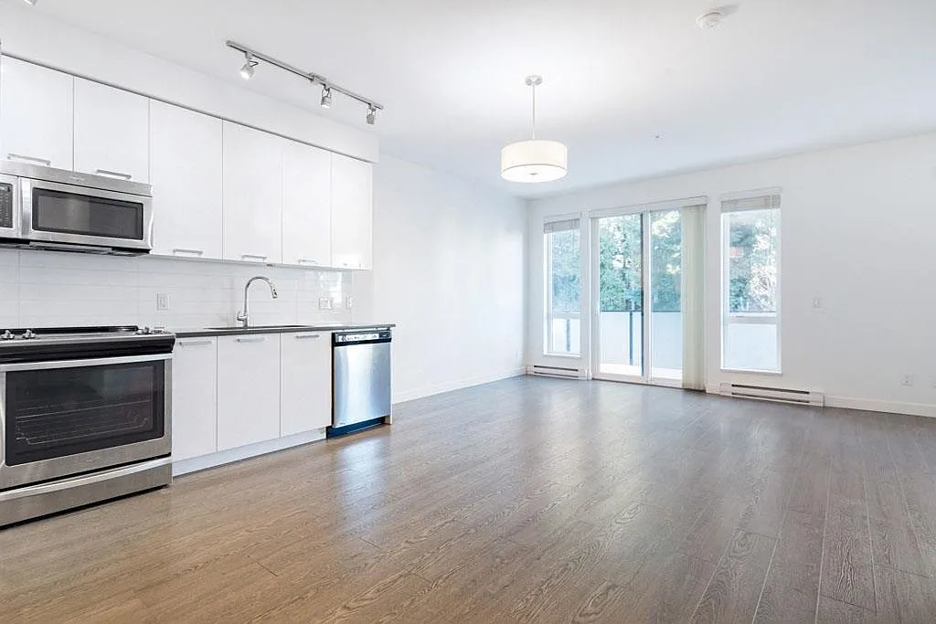 Studio, 578 sqft, $1,990 — Photo 3