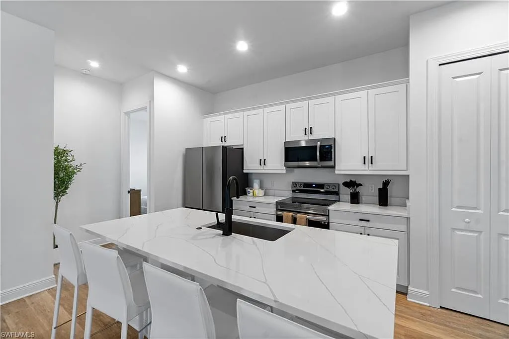 4 bed, 3.0 bath, 2090 sqft, $20,000 — Photo 4