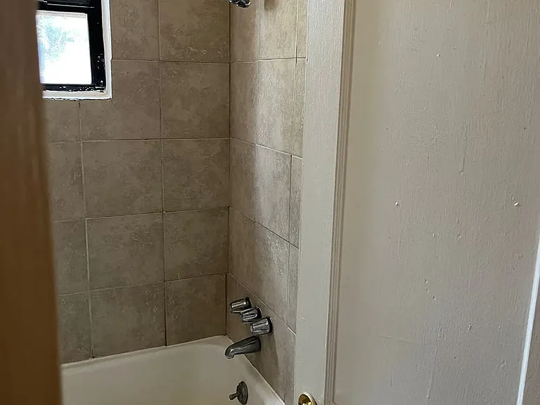 124 Aliso Dr NE — Photo 8