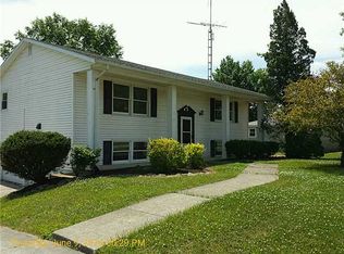 30 Lakeview Dr, Defiance, OH 43512