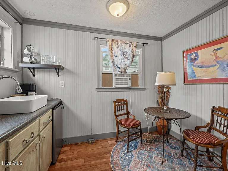 411 George St #3 — Photo 10
