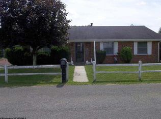 56 Meadowcrest Ln, Bridgeport, WV 26330