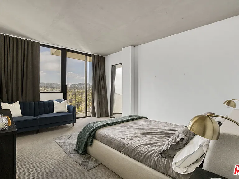 10433 Wilshire Blvd #808 — Photo 17