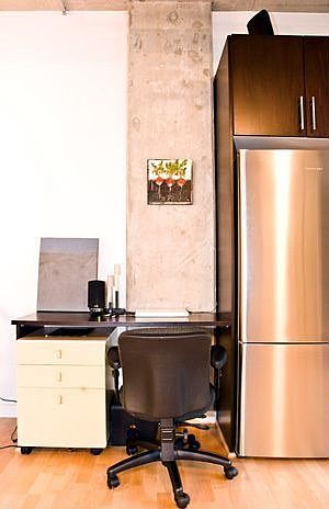 Built-in desk