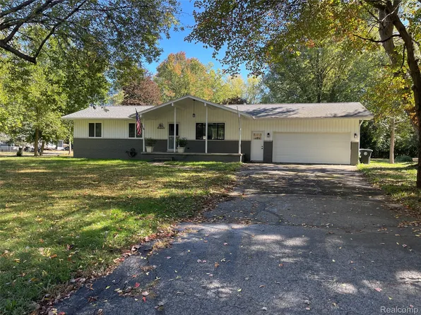 18496 Brentwood St, Livonia, MI 48152