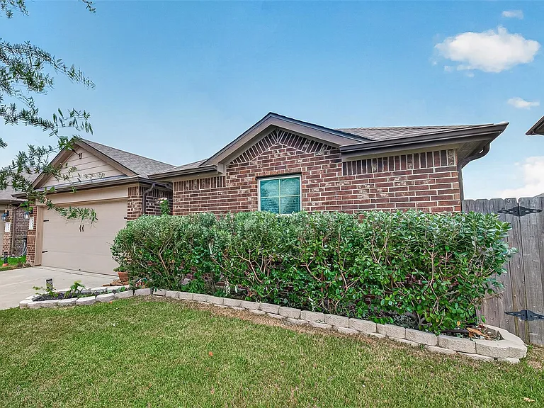 811 Petunia Falls Ln — Photo 2