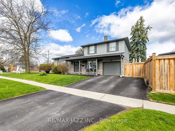 95 Hobbs Dr, Clarington, ON L1C 3M2