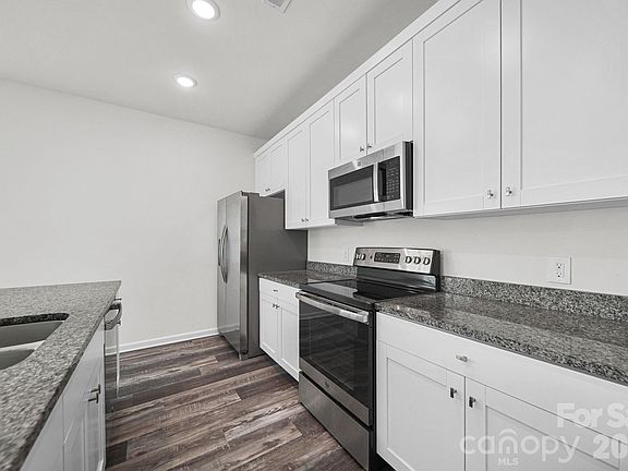 4th image of 3305-3307 15th Ave NE