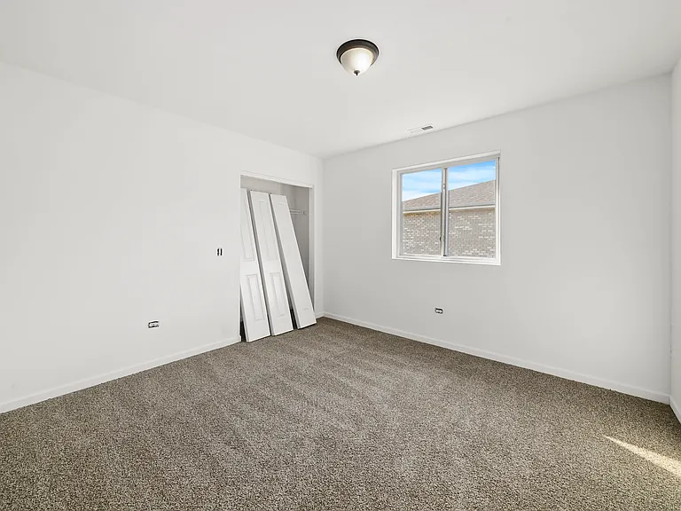 13912 Central Park Ave #2SW — Photo 8