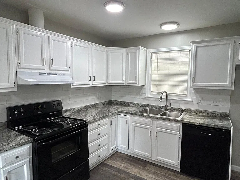 540 Camellia Rd — Photo 5