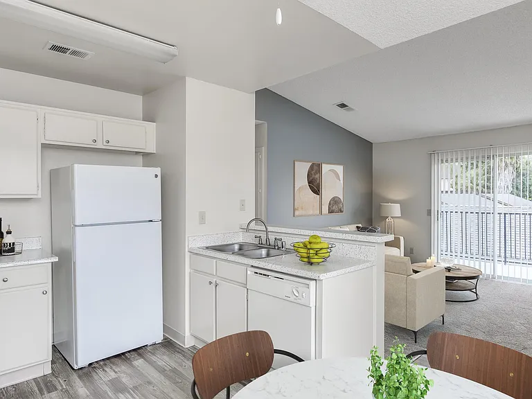 Boulevard Apartments — Photo 9