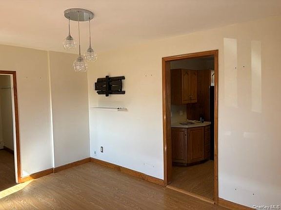 5th image of 931 Hayes Street