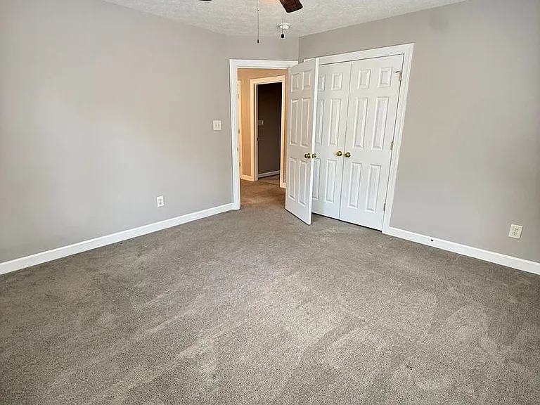 115 Sheldon Ct — Photo 32