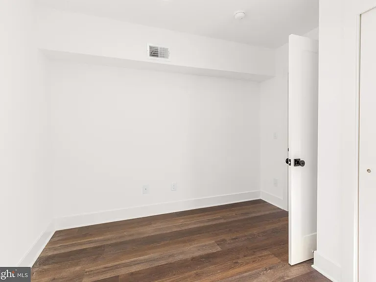 7037 Ridge Ave #202 — Photo 14