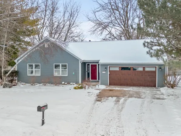 534 Woodridge DRIVE, Grafton, WI 53024