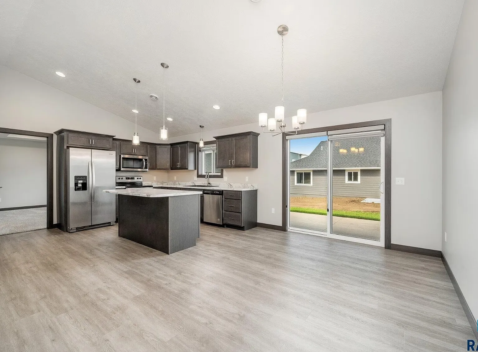 3 bed, 1450 sqft, $2,175 — Photo 4