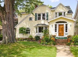 386 Argyle Rd, Rocky River, OH 44116