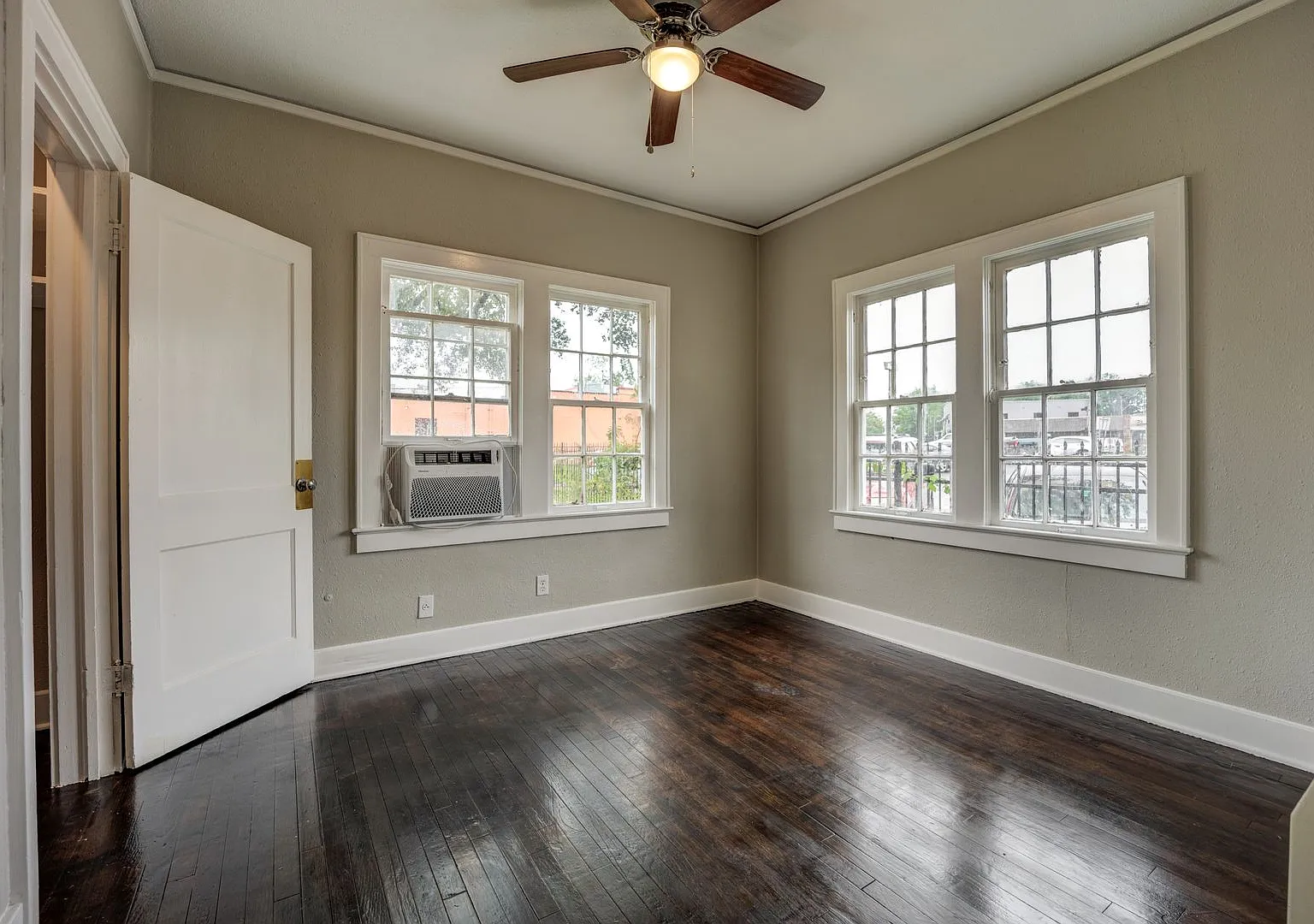 SF-065-16 & 18 North 15th Street Duplex — Photo 2